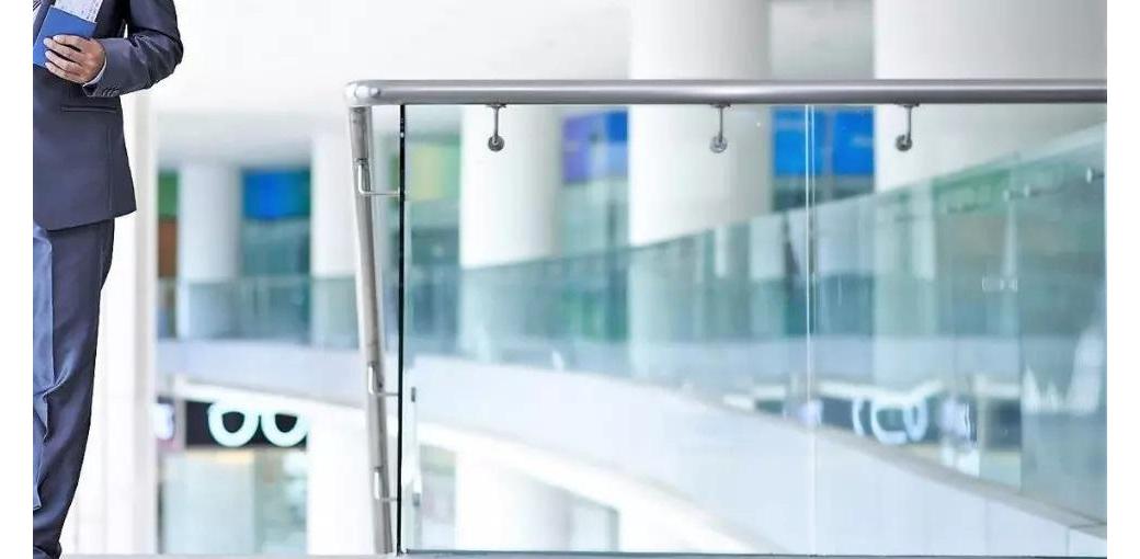 Czyszczenie balustrady nierdzewnej. Jak dbać o stal nierdzewną wewnątrz budynku?