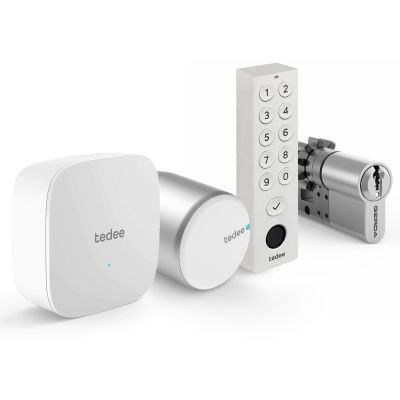 Inteligentny zamek Tedee Lock PRO (srebrny) w zestawie z mostkiem, wkładką modułową SLR 30-61/37-68 mm z zębatką (typ D) oraz białą klawiaturą Tedee 2.0 TKV2.0 PRO 